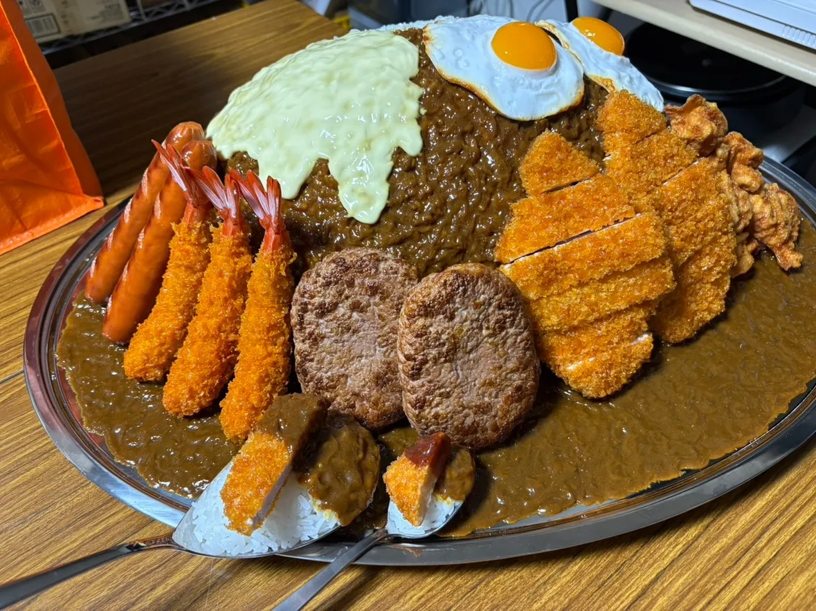写真映えバツグン！大迫力の「超ジャンボカレー」を改めてご紹介🍛✨
