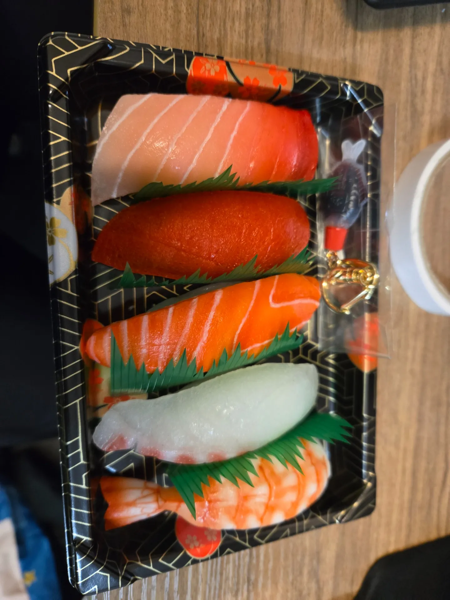 マグネット&お魚醤油キーホルダー付きの豪華「お寿司5貫セット」でテンション爆上がり間違いなし♡
