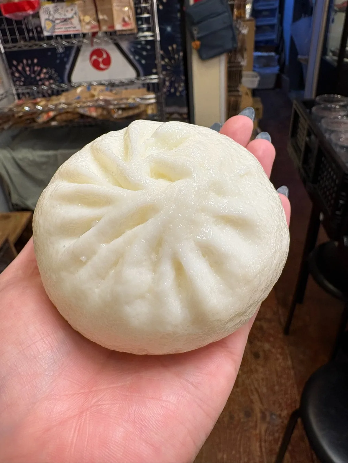 【店舗限定】むちむち豚まんサンプルが新登場！固い派？それとも握力が鍛えられる柔らか派？