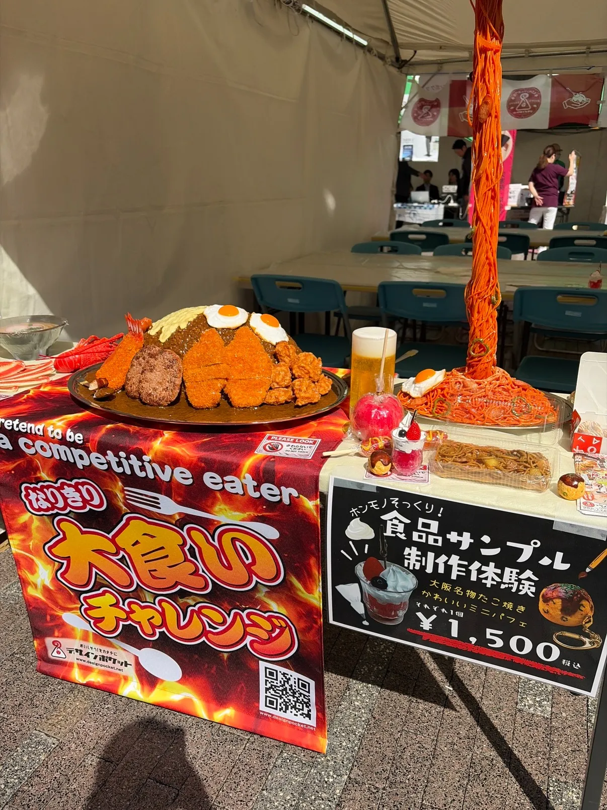【催事のもう一人の相棒✨】天井まで届きそう!?超ーーーー長い「立ち上がるナポリタン」がインパクト抜群!🍝