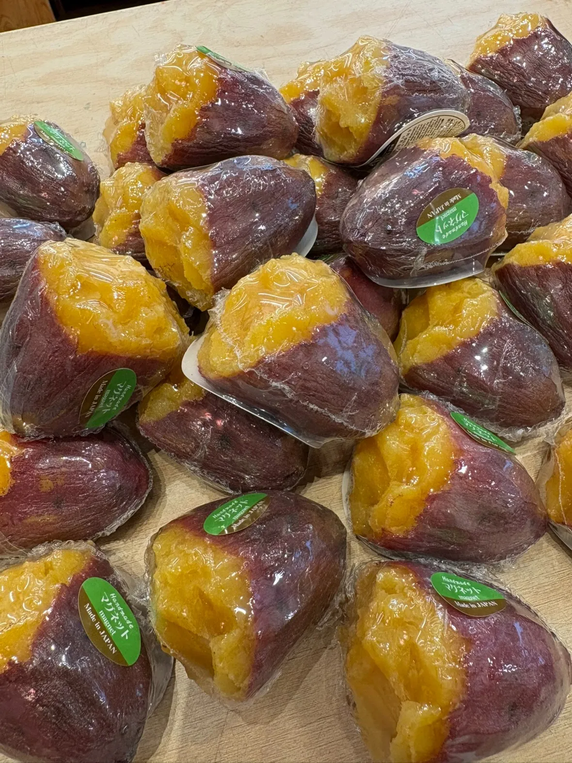 【秋にぴったり✨】山盛りのほくほく「焼き芋マグネット」をただいま絶賛シュリンク中！🍠