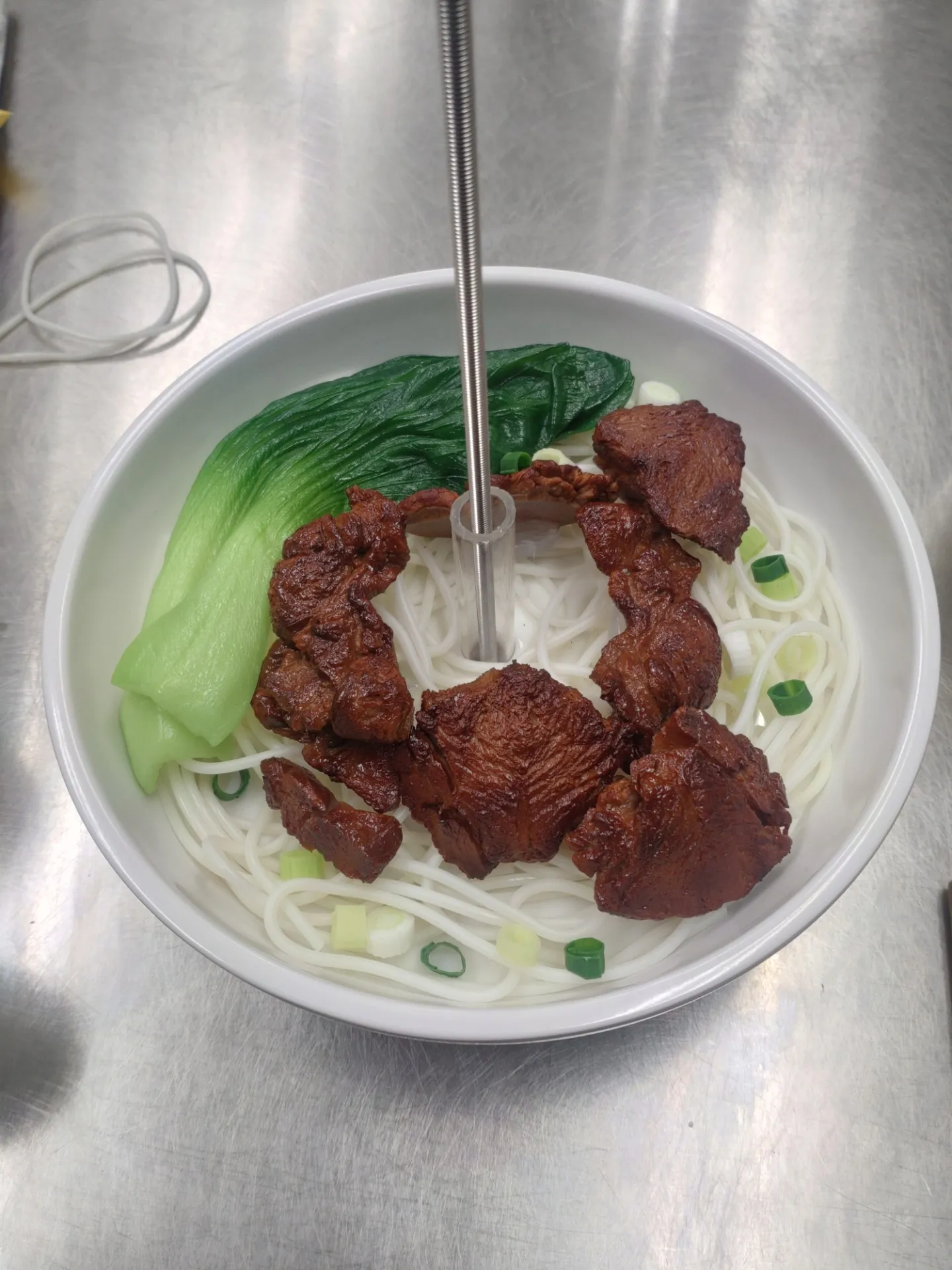 【台湾レポートおまけ編✨】空中浮遊の秘密！？「超・フライング牛肉麺」の制作過程を特別公開！🍜📸